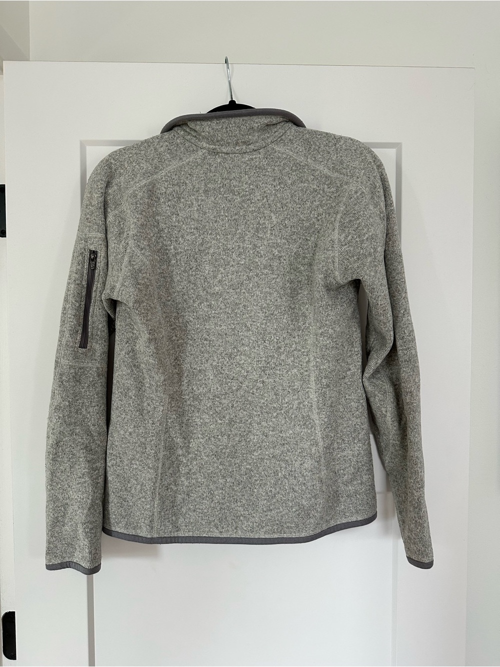 Patagonia women’s Light Gray Quarter-Zip Fleece Pullover - Picture 2 of 3